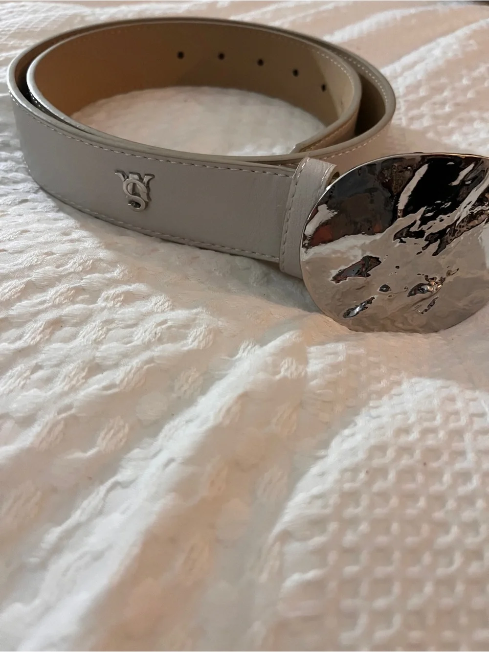 Steve Madden White Leather Belt with Large Hammered Silver Buckle